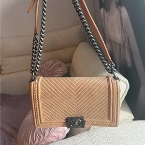 LIKE NEW CHANEL BOY BAG Cream/Peach